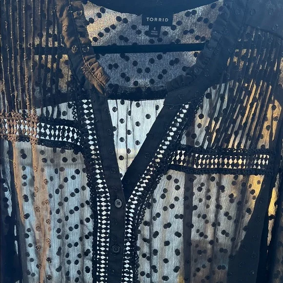 Torrid Black Chiffon Clip Dot Contrasting Eyelet Buttonup Top 4X EUC Whimsygoth - Picture 8 of 10